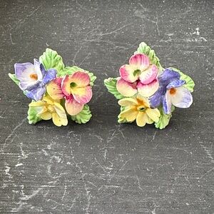 Vintage coalbrook England porcelain flower screw back earrings